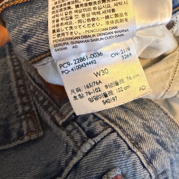 Levi's “Wedgie” Rigid Cropped Jeans w/Distressed Hem - Size 30 Circa 2019 - Picture 8 of 8